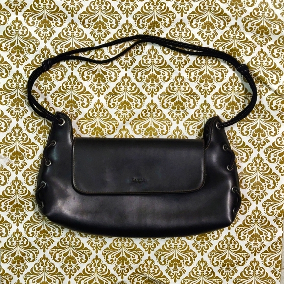 Black Baguette - Picture 2 of 12